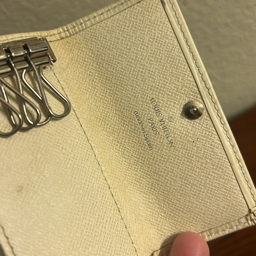 Authentic Louis Vuitton Epi 4 key holder creme CA1097 - Picture 11 of 13